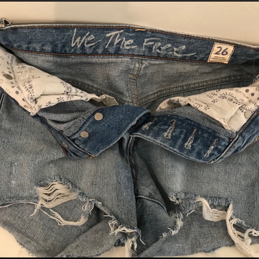 FREE PEOPLE Sofia distressed denim shorts - Picture 3 of 11
